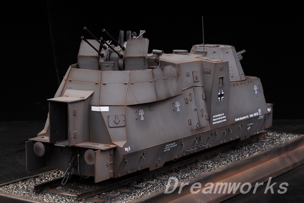 Trumpeter 1/35 German BP-42 Armored Train Antiaircraft Truck Kit Model Toy 01511