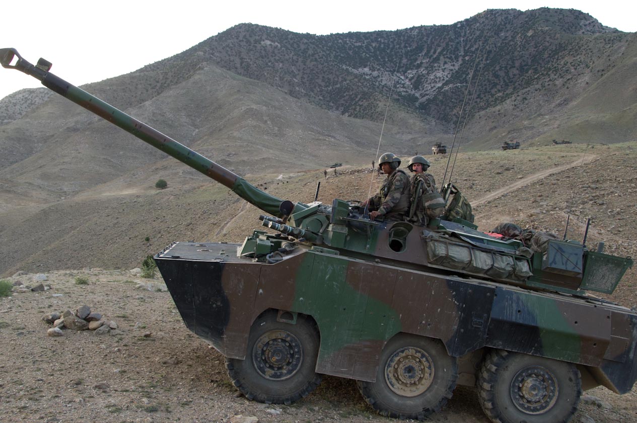 Amx 10 rc. AMX-10rc колесный танк. AMX-10rcr Separ. AMX-10rc французский.