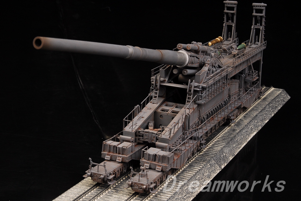 Toy soldiers and real battles: The Schwerer Gustav scale model at