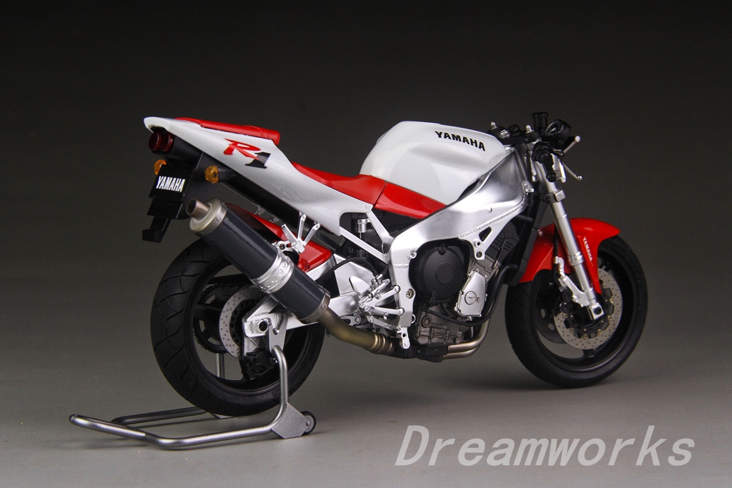 Maquette moto Yamaha R1 Tamiya 1/12 YZF 1000 R1 1998 miniature à monter 