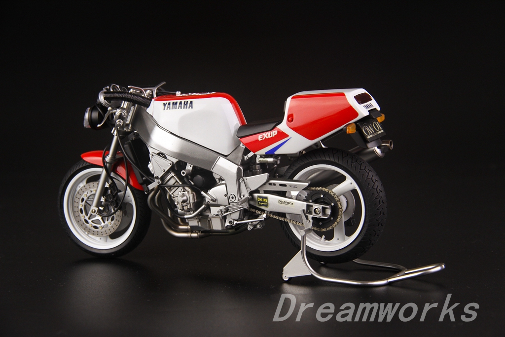 Amazon.com: Yamaha FZR750R (0W01) Motorcycle 1/12 Tamiya
