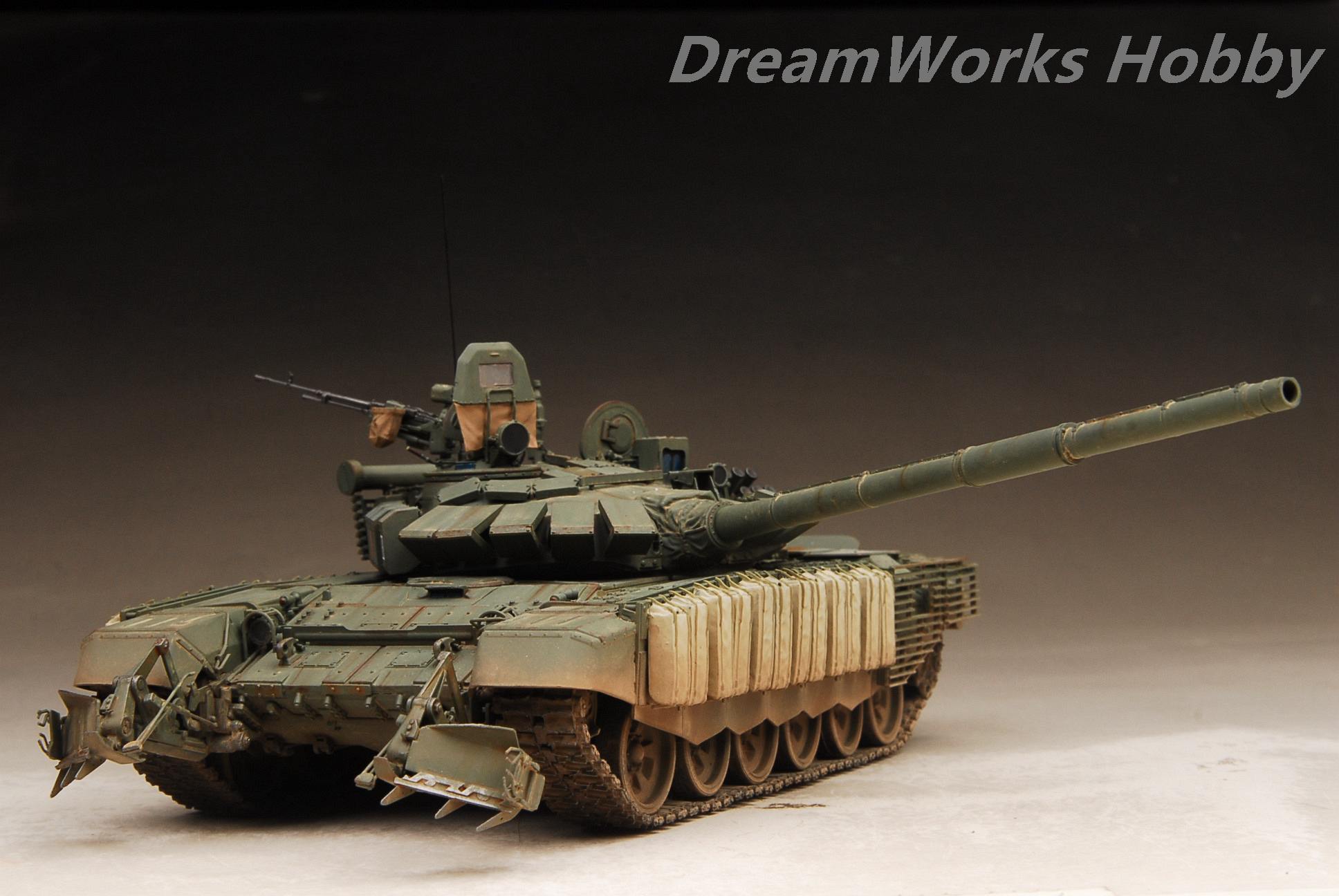 Amazon | モンモデル 1/35 ロシア V-84 戦車エンジン プラモデル